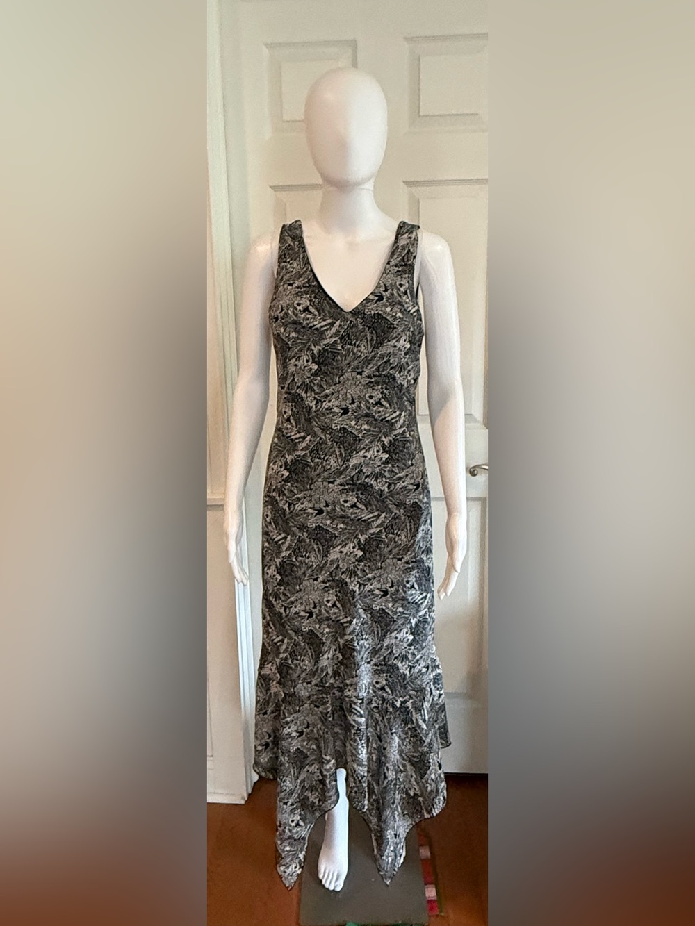jonathan martin studio woman’s Black & Gray Printed Strapless V-Neck Maxi Dress